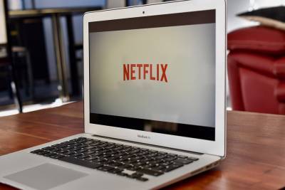 Netflix удалит «черные» сцены из нескольких сериалов - Cursorinfo: главные новости Израиля