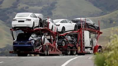 Житель Германии случайно приобрел 27 автомобилей Tesla