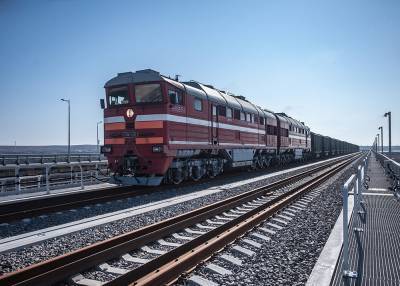 На Крымском мосту запускают движение грузовых поездов