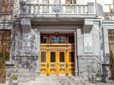 Представители «Процветающей Армении», «Родины» и АРФ Дашнакцутюн находятся у здания Генпрокуратуры