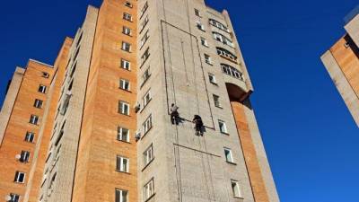 Пожилая женщина разбилась после падения с балкона во Всеволожске