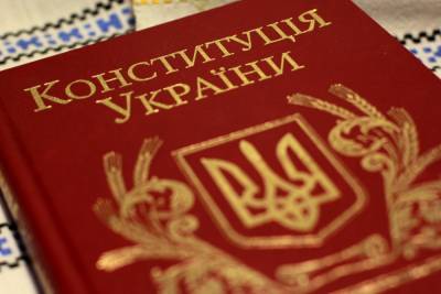 Основная проблема Конституции Украины в том, что она не опирается на народное согласие - Лозовский