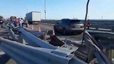 Появилось видео серьезного ДТП с фурой на столичном мосту