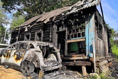В Духовщинском районе ночью сгорели седан и кроссовер «Пежо»
