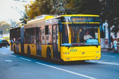 В Киеве с 1 июля изменят условия проезда в транспорте для льготных категорий граждан