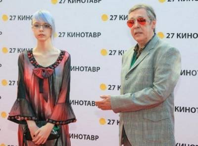"Да ну нафиг": Дочь Михаила Ефремов отказалась помогать матери