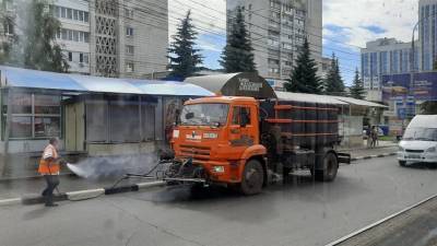 В трёх районах Ульяновска дезинфицируют тротуары и остановки