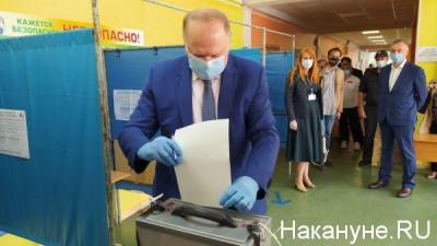 Цуканов проголосовал по поправкам в Конституцию, а от лотереи отказался: "Поучаствуйте за меня"