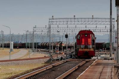 Движение первого грузового поезда по Крымскому мосту сняли на видео