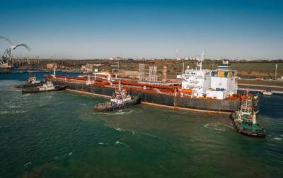 Пятый танкер с белорусской нефтью разгружают в Украине