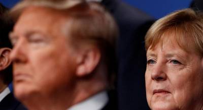 СМИ: Трамп обзывал Меркель "дурой" и хвастался своей гениальностью