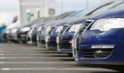 Ажиотажный спрос привел к дефициту автомобилей у российских дилеров