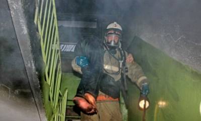 В Карелии пожарные вынесли из горящей квартиры мужчину: он в реанимации
