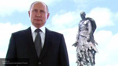 Путин и Лукашенко возложили цветы к мемориалу Советскому солдату под Ржевом