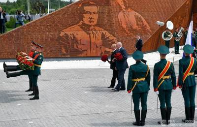 Лукашенко и Путин открыли Ржевский мемориал советскому солдату
