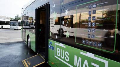 В Петербурге начнутся испытания нового эко-автобуса с зарядками для телефона в июле