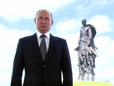 Путин и Лукашенко торжественно открыли мемориал Советскому солдату под Ржевом