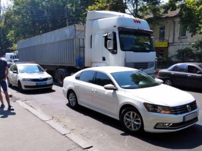 В Николаеве не поделили дорогу фура и «Volkswagen»