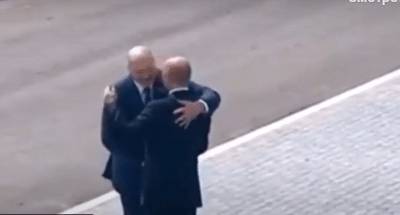 Объятия Владимира Путина и Александра Лукашенко попали на видео
