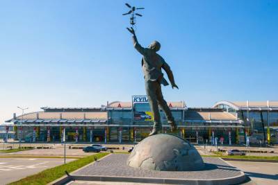 Чтобы избежать банкротства: аэропорт "Киев" увольняет половину сотрудников
