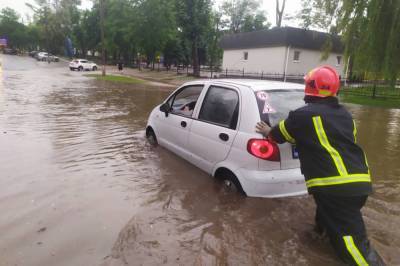 Власти Мариуполя отчитались о ликвидации последствий потопа в городе (фото)