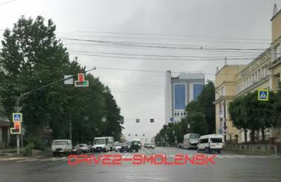 «Какой-то коллапс». В Смоленске во время дождя возникли заторы на двух автомагистралях