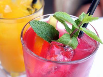 Медик разрешил пить «неправильные напитки» во время жары
