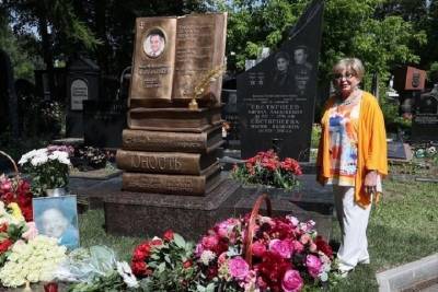 В Москве открыли памятник тверскому поэту Андрею Дементьеву
