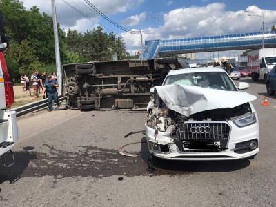 В Воронеже в перевернувшейся маршрутной «Газели» пострадали два пассажира