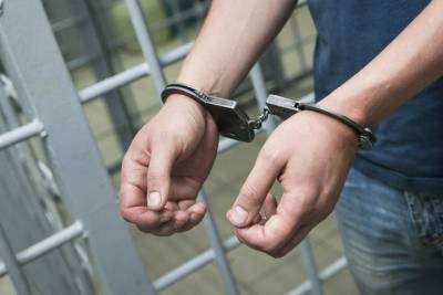 17-летнего чебоксарца задержали за избиение и ограбление мужчины