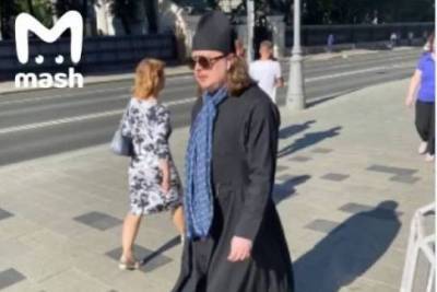 Хваставшийся люксовыми сумками батюшка прогулялся по Москве в обновках
