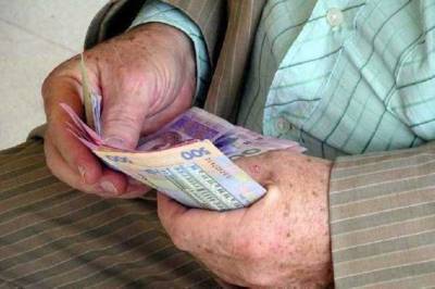 Пенсии в Украине с 1 июля увеличатся: в ПФУ назвали сумму