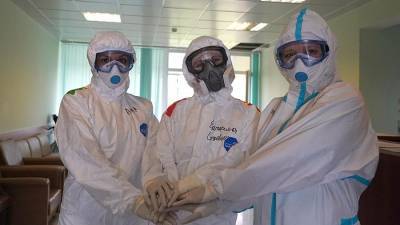 Мантуров заверил в готовности России к трем волнам коронавируса