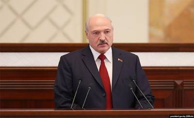 Лукашенко впервые за 25 лет не выступил с посланием парламенту. Можно ли так, объясняет юрист