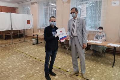 Глава района Тверской области посетил участок для голосования
