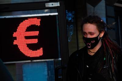 Курс евро взлетел выше 80 рублей