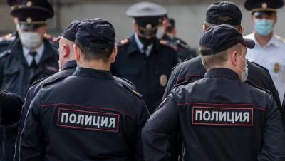 МВД опровергло избиение полицейскими журналиста на голосовании в Петербурге