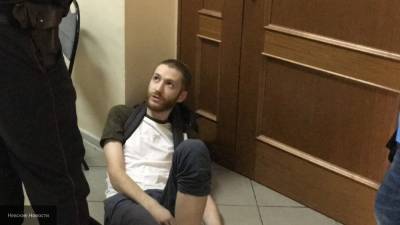 Полиция Петербурга опровергла сообщение о нападении на провокатора Френкеля на УИКе
