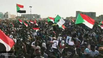 Суданские власти решили продлить переходный период в стране из-за протестов