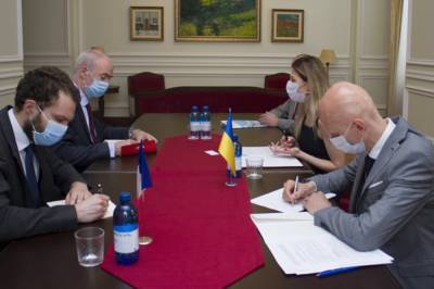 МИД Украины требует официальной реакции Франции на визит евродепутатов в Крым
