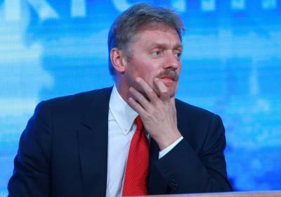 Песков заявил, что голосование по поправкам "на лавочках" не отличается от обычного
