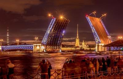Подсветку мостов и набережных Петербурга вернут досрочно