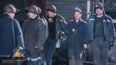 Украинские шахтеры пикетируют офис Зеленского