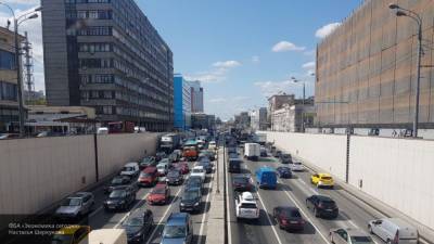 Автомобильные пробки в Москве достигли отметки в девять баллов