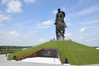 Над Ржевским мемориалом Советскому солдату начала глумиться «Медуза» после выступления Путина
