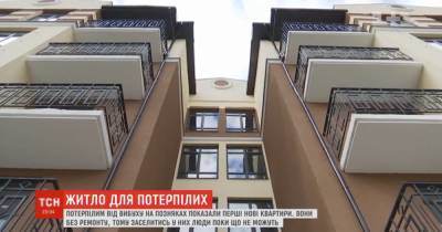 Зашла замужней женщиной, а вышла вдовой, без жилья: пострадавшим от взрыва на Позняках показали новые квартиры
