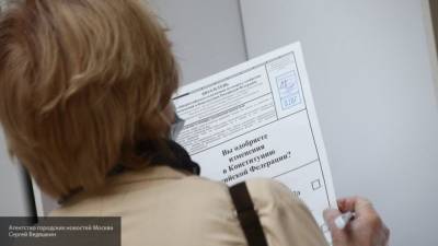 Основной день голосования по поправкам к Конституции начался еще в трех регионах России