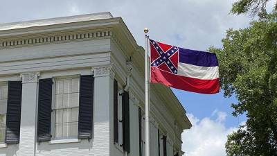 Губернатор Миссисипи разрешил изменить флаг штата из-за протестов
