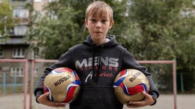 Дзюба пригласил на матч сборной России мальчика, помогающего сиротам