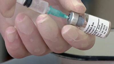 Вакцинацию от коронавируса начнут с входящих в группу риска людей